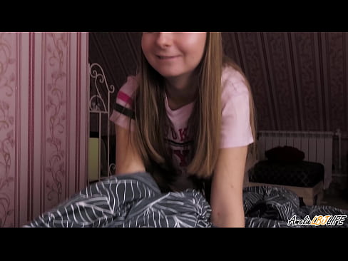 ❤️ 블론디는 그녀의 BFF를 깊이 빨아 먹고 그녀의 입에 정액을 가져옵니다. ❤️  섹스 ko.yespornpics-com.ru에서 ❌